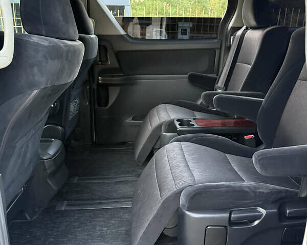 Белый Тойота Алфард, объемом двигателя 2.4 л и пробегом 85 тыс. км за 14900 $, фото 71 на Automoto.ua