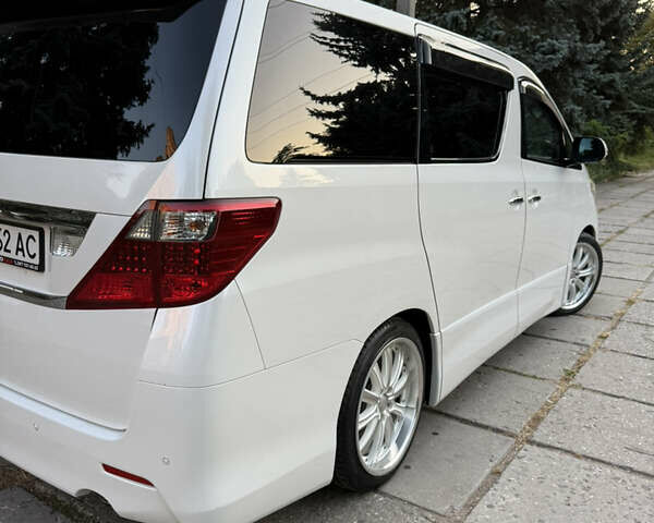 Белый Тойота Алфард, объемом двигателя 2.4 л и пробегом 85 тыс. км за 14900 $, фото 9 на Automoto.ua