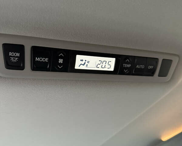 Белый Тойота Алфард, объемом двигателя 2.4 л и пробегом 85 тыс. км за 14900 $, фото 73 на Automoto.ua