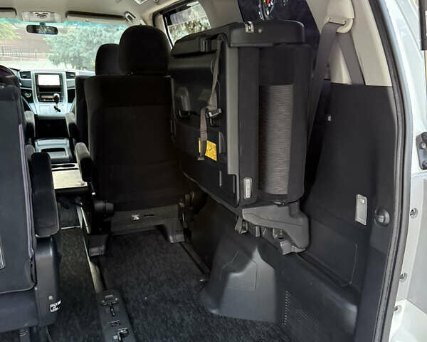 Білий Тойота Алфард, об'ємом двигуна 2.4 л та пробігом 85 тис. км за 15400 $, фото 83 на Automoto.ua