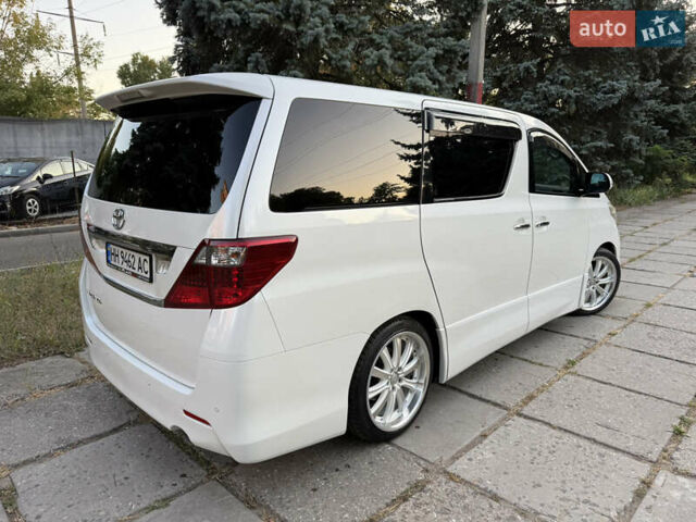 Белый Тойота Алфард, объемом двигателя 2.4 л и пробегом 85 тыс. км за 14900 $, фото 2 на Automoto.ua