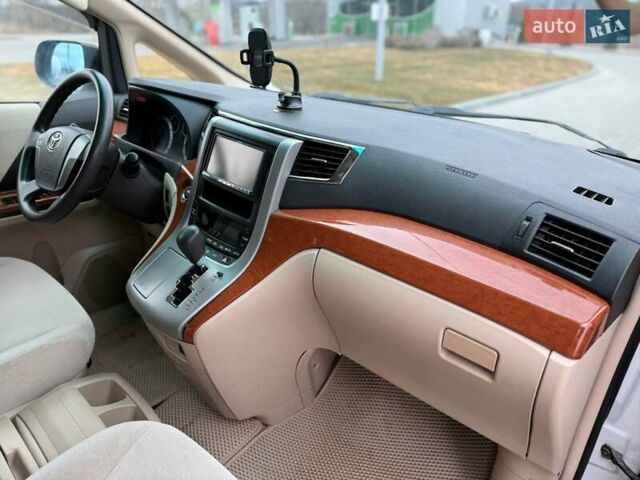 Тойота Алфард 2010 в Виннице на Automoto.ua Белый Тойота Алфард, объемом двигателя 2.4 л и пробегом 183 тыс. км за 13900 $, фото 10 на Automoto.ua