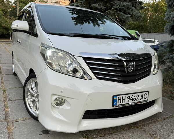 Белый Тойота Алфард, объемом двигателя 2.4 л и пробегом 85 тыс. км за 14900 $, фото 1 на Automoto.ua