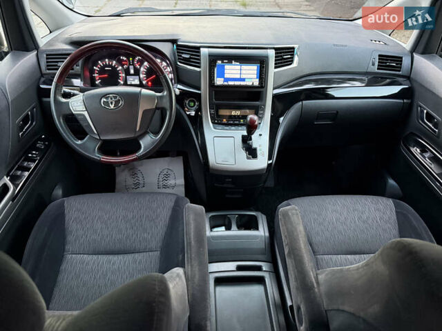 Белый Тойота Алфард, объемом двигателя 2.4 л и пробегом 85 тыс. км за 14900 $, фото 47 на Automoto.ua