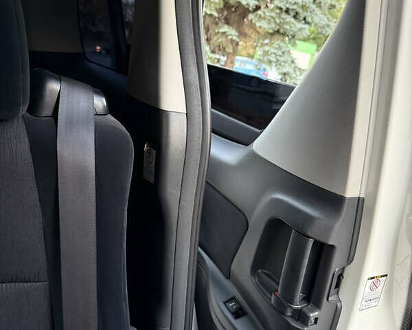 Белый Тойота Алфард, объемом двигателя 2.4 л и пробегом 85 тыс. км за 14900 $, фото 46 на Automoto.ua