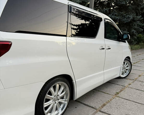 Белый Тойота Алфард, объемом двигателя 2.4 л и пробегом 85 тыс. км за 14900 $, фото 3 на Automoto.ua