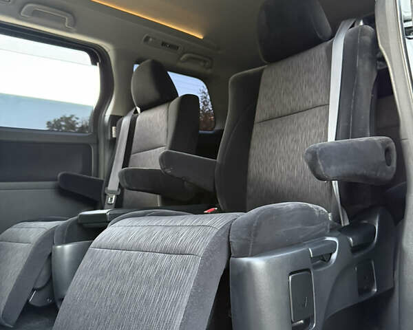 Белый Тойота Алфард, объемом двигателя 2.4 л и пробегом 85 тыс. км за 14900 $, фото 72 на Automoto.ua