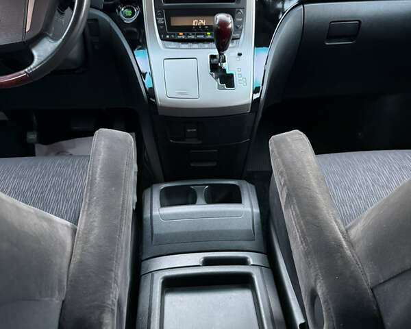 Белый Тойота Алфард, объемом двигателя 2.4 л и пробегом 85 тыс. км за 14900 $, фото 51 на Automoto.ua