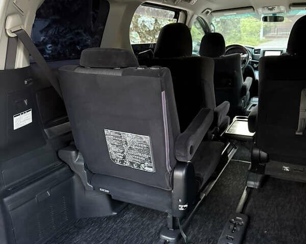 Белый Тойота Алфард, объемом двигателя 2.4 л и пробегом 85 тыс. км за 14900 $, фото 84 на Automoto.ua