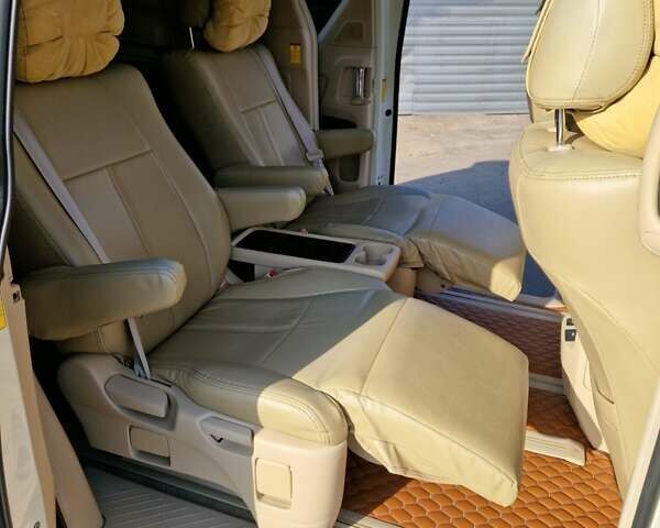 Белый Тойота Алфард, объемом двигателя 2.36 л и пробегом 197 тыс. км за 18700 $, фото 24 на Automoto.ua