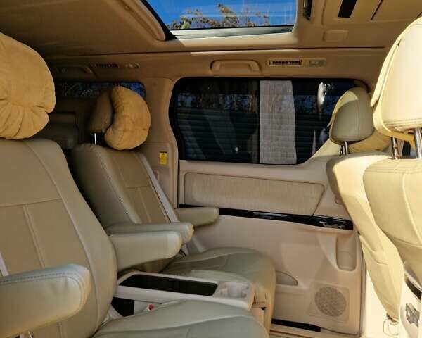 Белый Тойота Алфард, объемом двигателя 2.36 л и пробегом 197 тыс. км за 18700 $, фото 32 на Automoto.ua