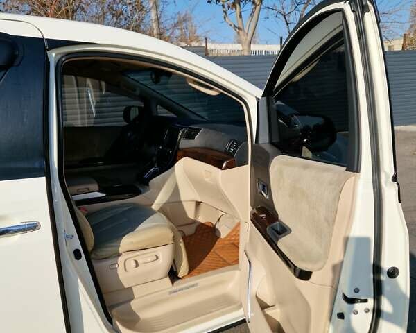 Белый Тойота Алфард, объемом двигателя 2.36 л и пробегом 197 тыс. км за 18700 $, фото 10 на Automoto.ua