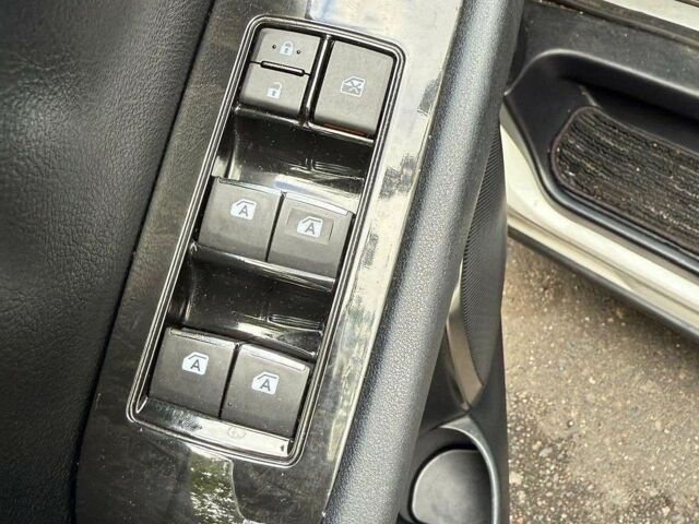 Білий Тойота Алфард, об'ємом двигуна 2.49 л та пробігом 118 тис. км за 33000 $, фото 21 на Automoto.ua