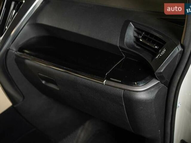 Белый Тойота Алфард, объемом двигателя 2.5 л и пробегом 1 тыс. км за 59999 $, фото 40 на Automoto.ua