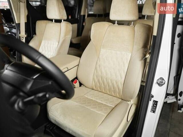 Белый Тойота Алфард, объемом двигателя 2.5 л и пробегом 1 тыс. км за 59999 $, фото 25 на Automoto.ua