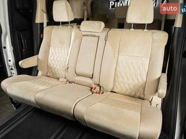 Белый Тойота Алфард, объемом двигателя 2.5 л и пробегом 1 тыс. км за 59999 $, фото 24 на Automoto.ua