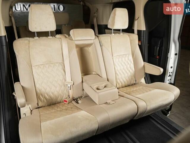 Белый Тойота Алфард, объемом двигателя 2.5 л и пробегом 1 тыс. км за 59999 $, фото 23 на Automoto.ua