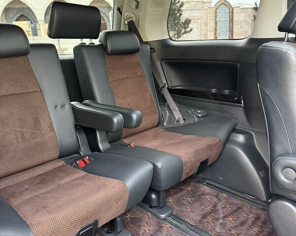 Чорний Тойота Алфард, об'ємом двигуна 2.4 л та пробігом 78 тис. км за 18800 $, фото 100 на Automoto.ua