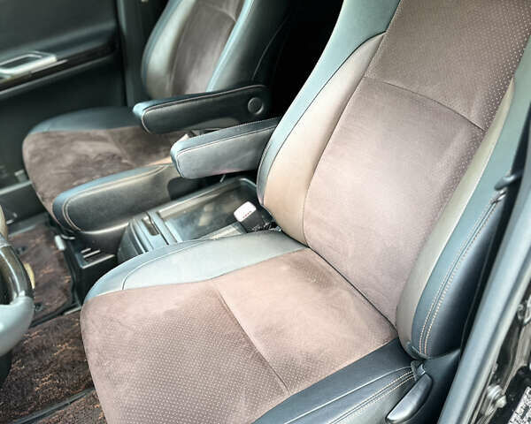 Черный Тойота Алфард, объемом двигателя 2.4 л и пробегом 78 тыс. км за 17950 $, фото 13 на Automoto.ua