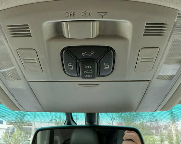 Чорний Тойота Алфард, об'ємом двигуна 2.4 л та пробігом 78 тис. км за 18800 $, фото 71 на Automoto.ua