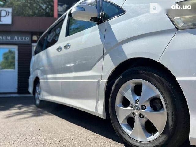 Тойота Алфард, объемом двигателя 2.4 л и пробегом 162 тыс. км за 12500 $, фото 1 на Automoto.ua