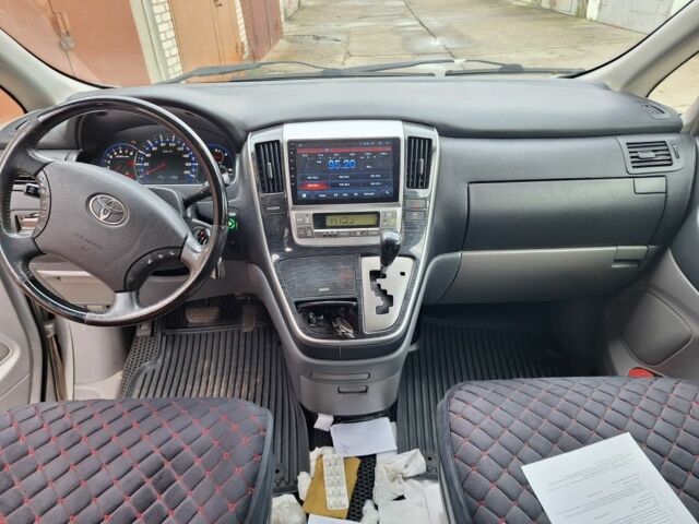 Серый Тойота Алфард, объемом двигателя 3 л и пробегом 205 тыс. км за 11000 $, фото 5 на Automoto.ua