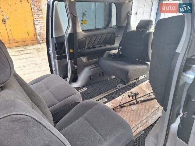 Серый Тойота Алфард, объемом двигателя 3 л и пробегом 205 тыс. км за 11000 $, фото 7 на Automoto.ua