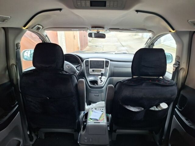 Серый Тойота Алфард, объемом двигателя 3 л и пробегом 205 тыс. км за 11000 $, фото 4 на Automoto.ua