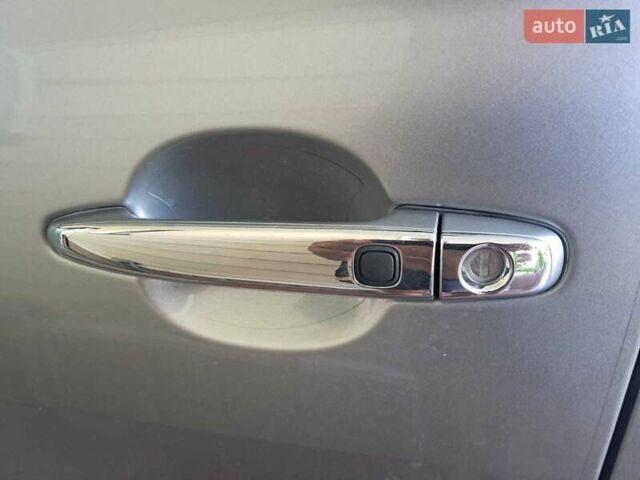 Серый Тойота Алфард, объемом двигателя 2.99 л и пробегом 149 тыс. км за 16000 $, фото 25 на Automoto.ua