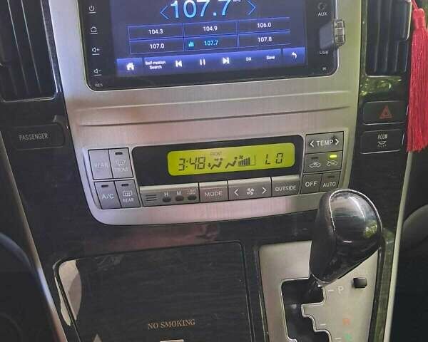 Серый Тойота Алфард, объемом двигателя 2.99 л и пробегом 149 тыс. км за 16000 $, фото 9 на Automoto.ua