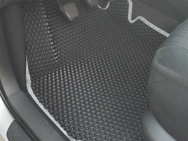 Серый Тойота Атлецца, объемом двигателя 1.6 л и пробегом 1000 тыс. км за 6200 $, фото 11 на Automoto.ua