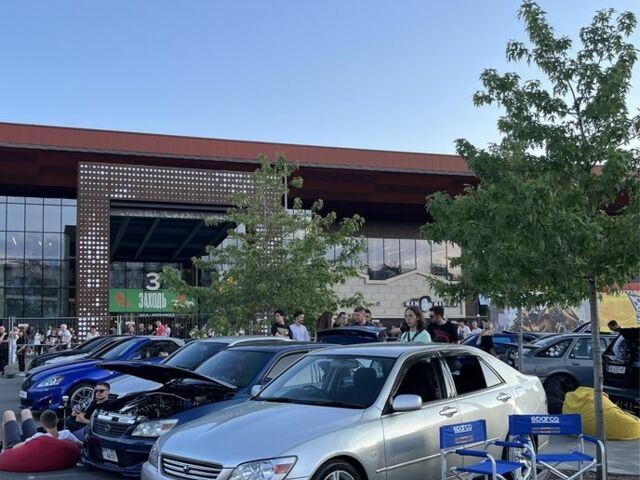 Серый Тойота Атлецца, объемом двигателя 2 л и пробегом 268 тыс. км за 6200 $, фото 4 на Automoto.ua