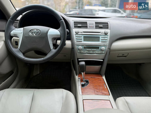 Серый Тойота Аурион, объемом двигателя 3.5 л и пробегом 177 тыс. км за 4777 $, фото 5 на Automoto.ua