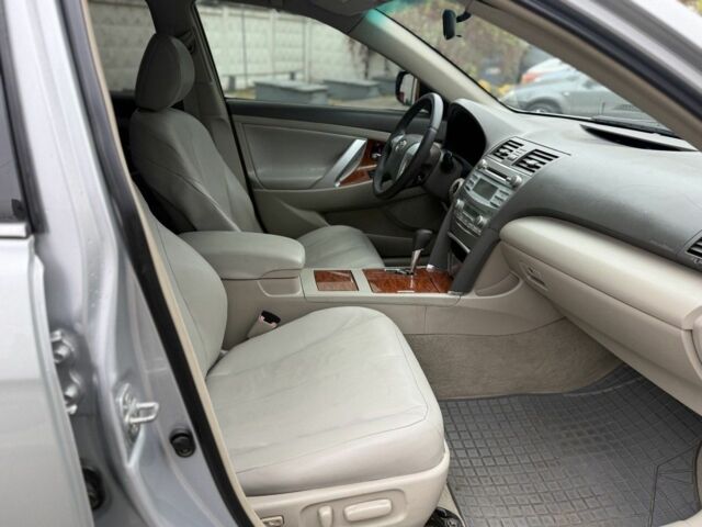 Серый Тойота Аурион, объемом двигателя 3.5 л и пробегом 187 тыс. км за 4999 $, фото 6 на Automoto.ua