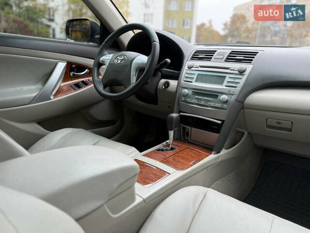 Серый Тойота Аурион, объемом двигателя 3.5 л и пробегом 177 тыс. км за 4777 $, фото 16 на Automoto.ua
