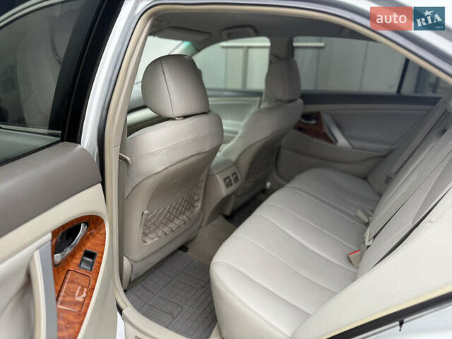 Серый Тойота Аурион, объемом двигателя 3.5 л и пробегом 177 тыс. км за 4777 $, фото 4 на Automoto.ua