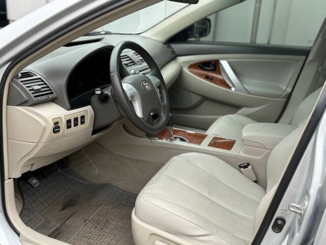 Серый Тойота Аурион, объемом двигателя 3.5 л и пробегом 187 тыс. км за 4999 $, фото 4 на Automoto.ua