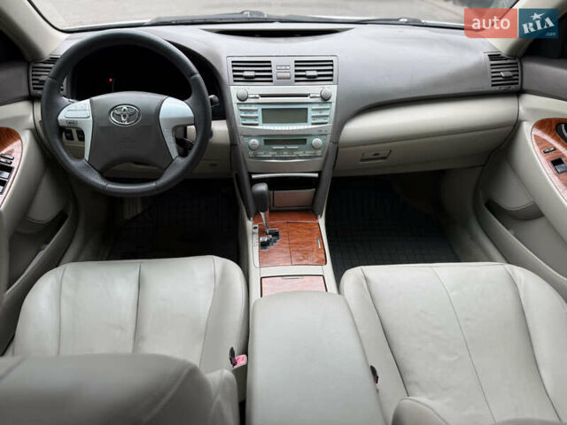 Серый Тойота Аурион, объемом двигателя 3.5 л и пробегом 177 тыс. км за 4777 $, фото 9 на Automoto.ua