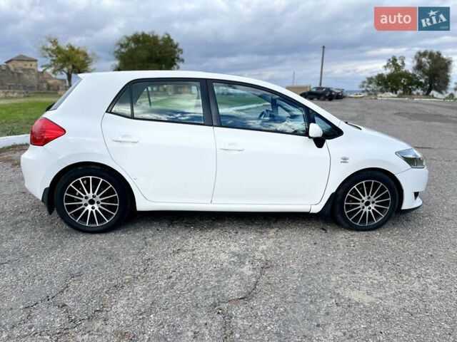 Белый Тойота Аурис, объемом двигателя 2.23 л и пробегом 260 тыс. км за 6000 $, фото 6 на Automoto.ua