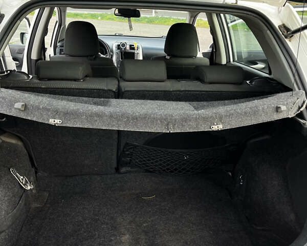 Белый Тойота Аурис, объемом двигателя 2.23 л и пробегом 260 тыс. км за 6000 $, фото 10 на Automoto.ua