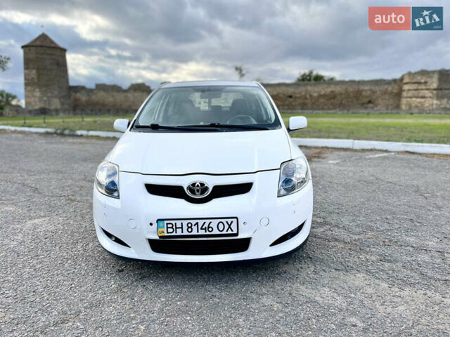 Белый Тойота Аурис, объемом двигателя 2.23 л и пробегом 260 тыс. км за 6000 $, фото 3 на Automoto.ua