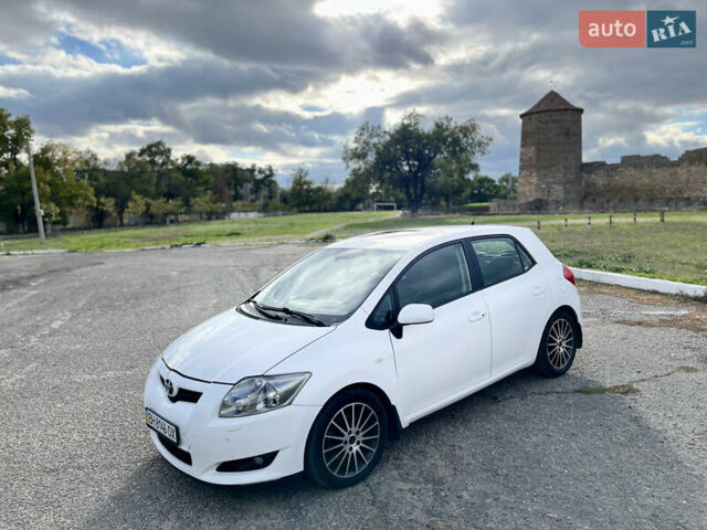 Белый Тойота Аурис, объемом двигателя 2.23 л и пробегом 260 тыс. км за 6000 $, фото 2 на Automoto.ua