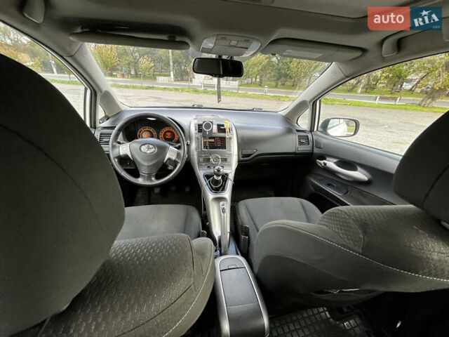 Белый Тойота Аурис, объемом двигателя 2.23 л и пробегом 260 тыс. км за 6000 $, фото 13 на Automoto.ua