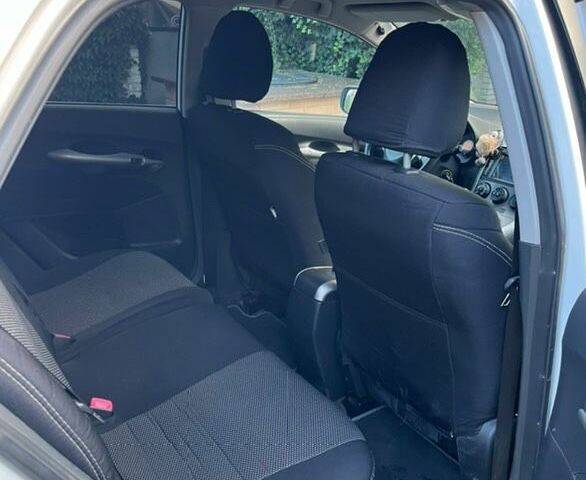 Белый Тойота Аурис, объемом двигателя 1.4 л и пробегом 252 тыс. км за 6000 $, фото 6 на Automoto.ua