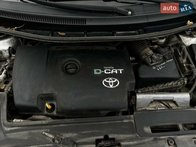 Белый Тойота Аурис, объемом двигателя 2.23 л и пробегом 260 тыс. км за 6000 $, фото 15 на Automoto.ua