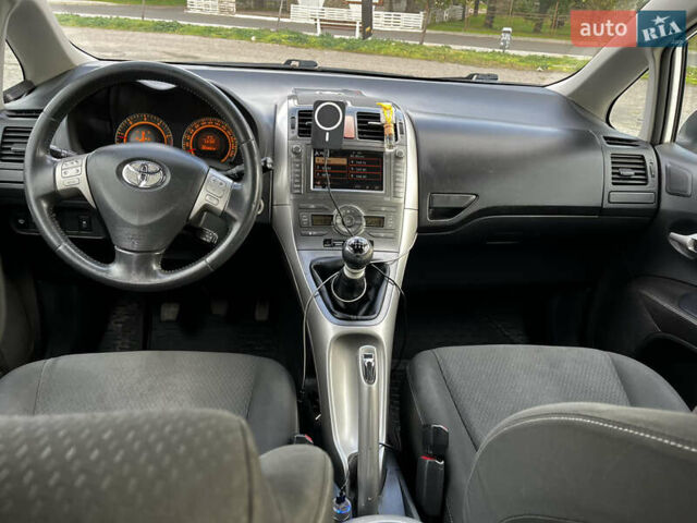 Белый Тойота Аурис, объемом двигателя 2.23 л и пробегом 260 тыс. км за 6000 $, фото 17 на Automoto.ua