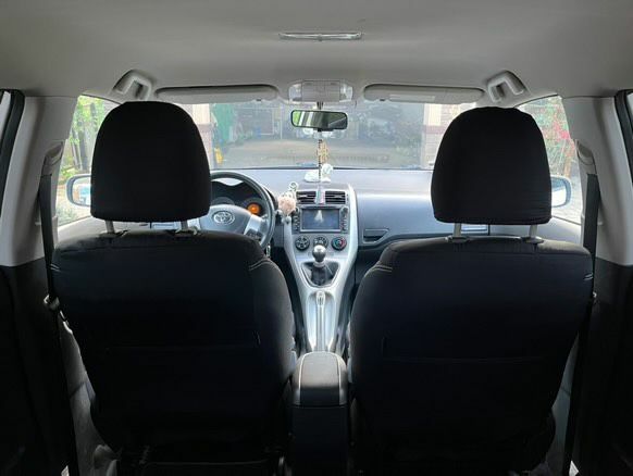 Белый Тойота Аурис, объемом двигателя 1.4 л и пробегом 252 тыс. км за 6000 $, фото 5 на Automoto.ua