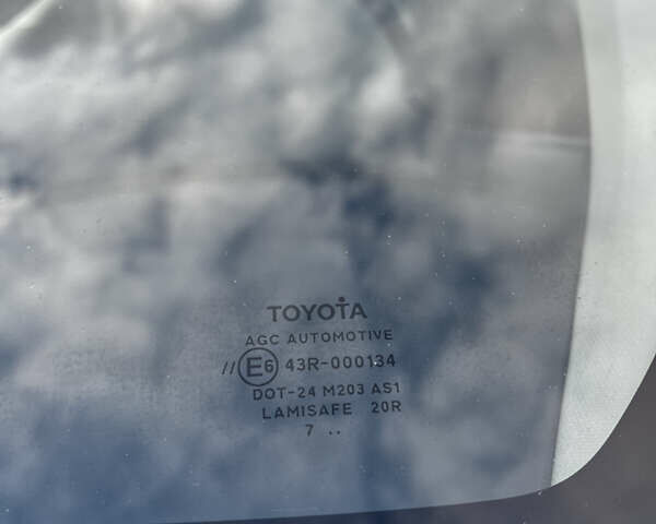 Белый Тойота Аурис, объемом двигателя 2.23 л и пробегом 260 тыс. км за 6000 $, фото 14 на Automoto.ua