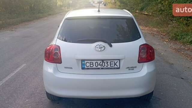 Белый Тойота Аурис, объемом двигателя 1.4 л и пробегом 256 тыс. км за 5990 $, фото 7 на Automoto.ua