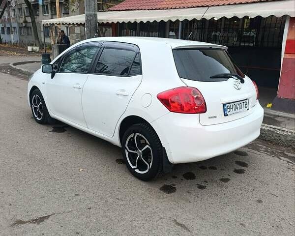 Белый Тойота Аурис, объемом двигателя 1.6 л и пробегом 114 тыс. км за 5650 $, фото 6 на Automoto.ua